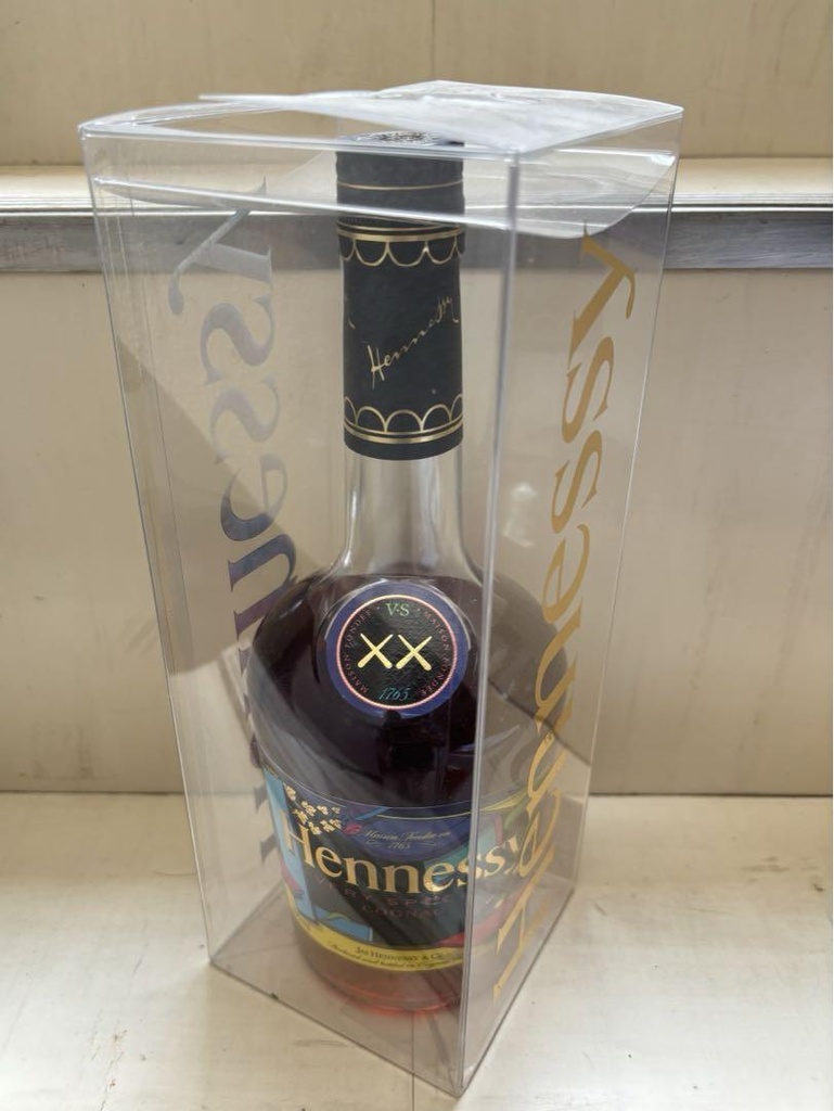 Hennessy VS 2011 KAWS